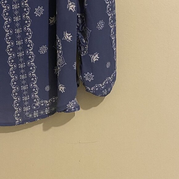 Taylor & Sage Women’s Top Size S Long Sleeves Tie Front Blue/White Lace Back - Picture 3 of 11